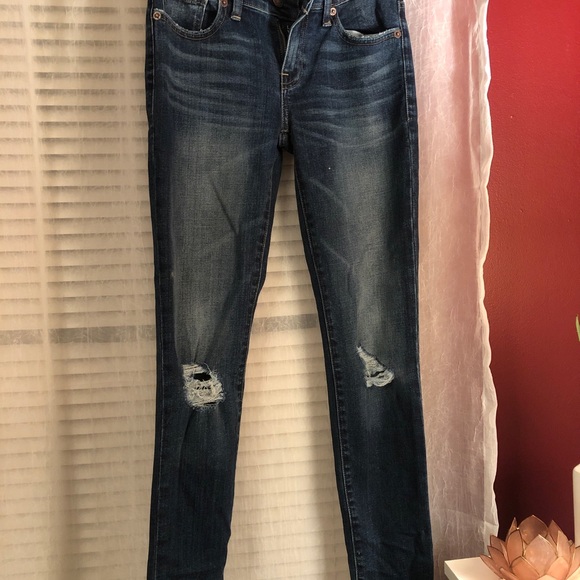 NEVER WORN! Lucky brand medium wash skinny jeans! - Picture 1 of 4